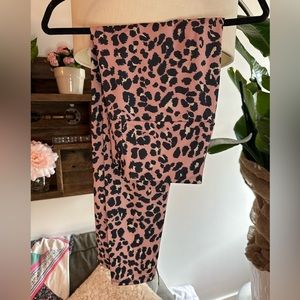 Onzie Pink Leopard Print Leggings